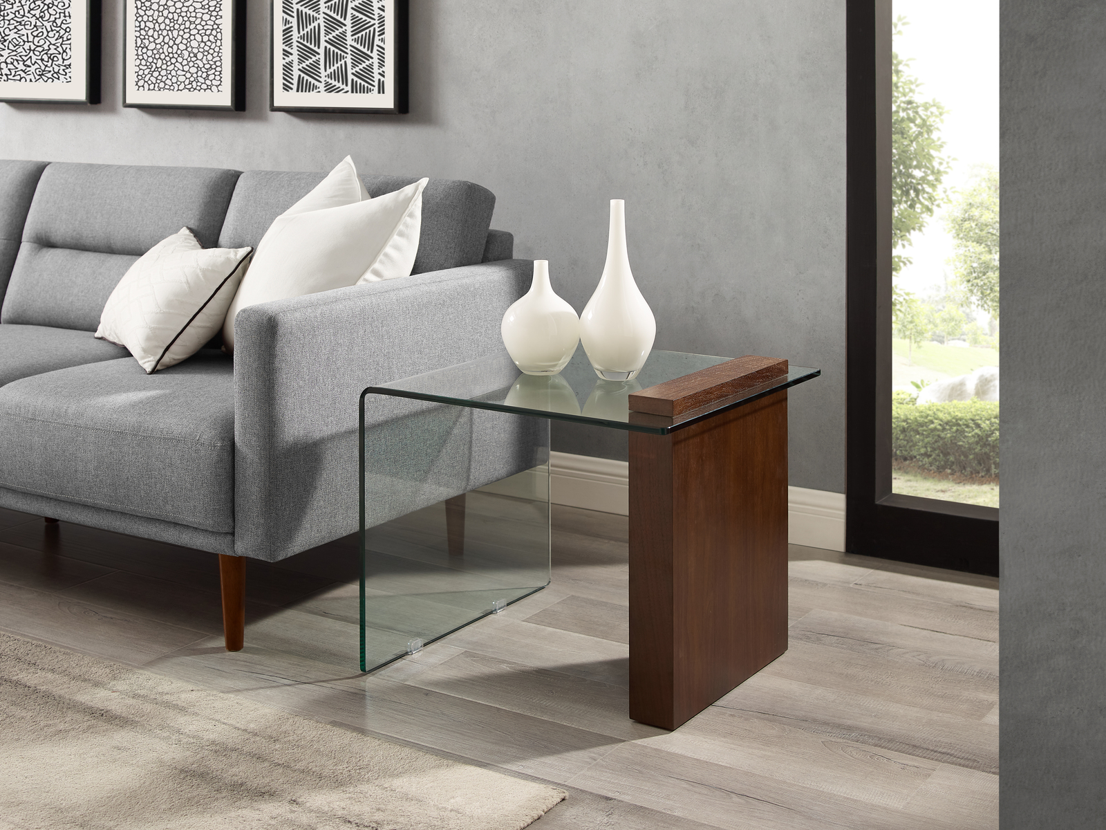 Buono end table in walnut veneer.