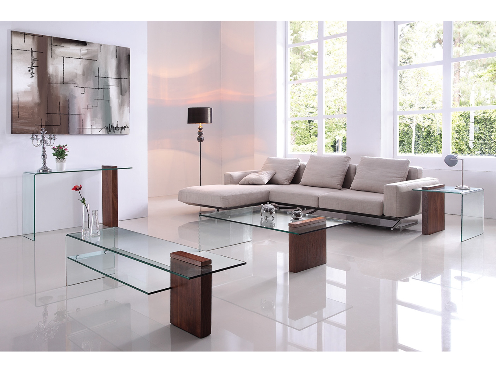 Buono end table in walnut veneer.