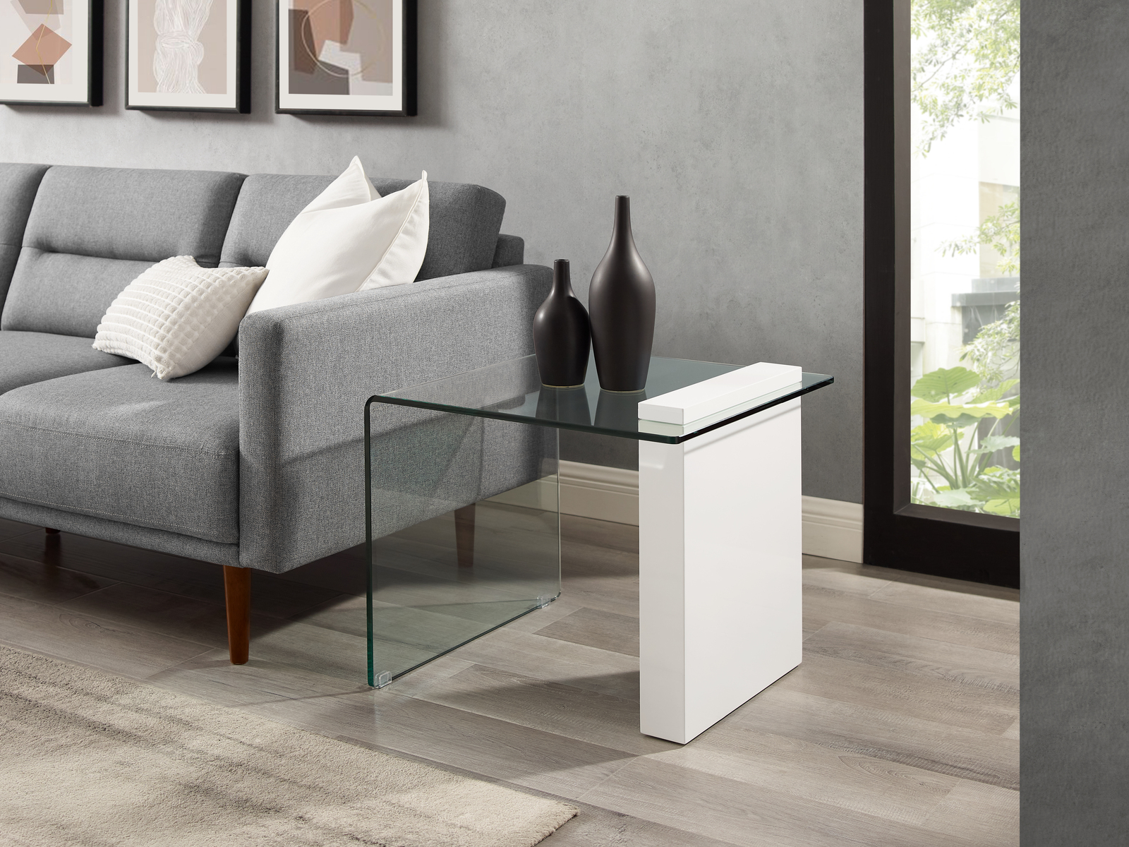 Buono end table in walnut veneer.