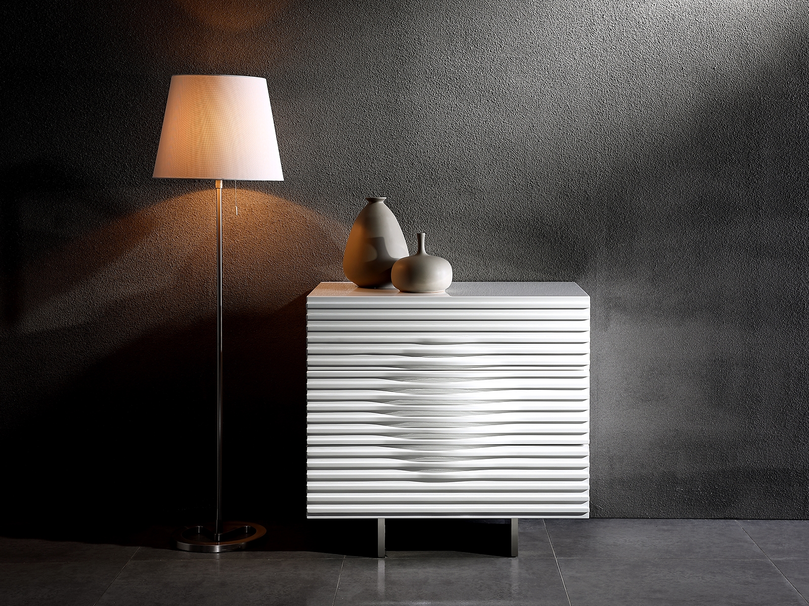 Moon dresser in white high gloss.