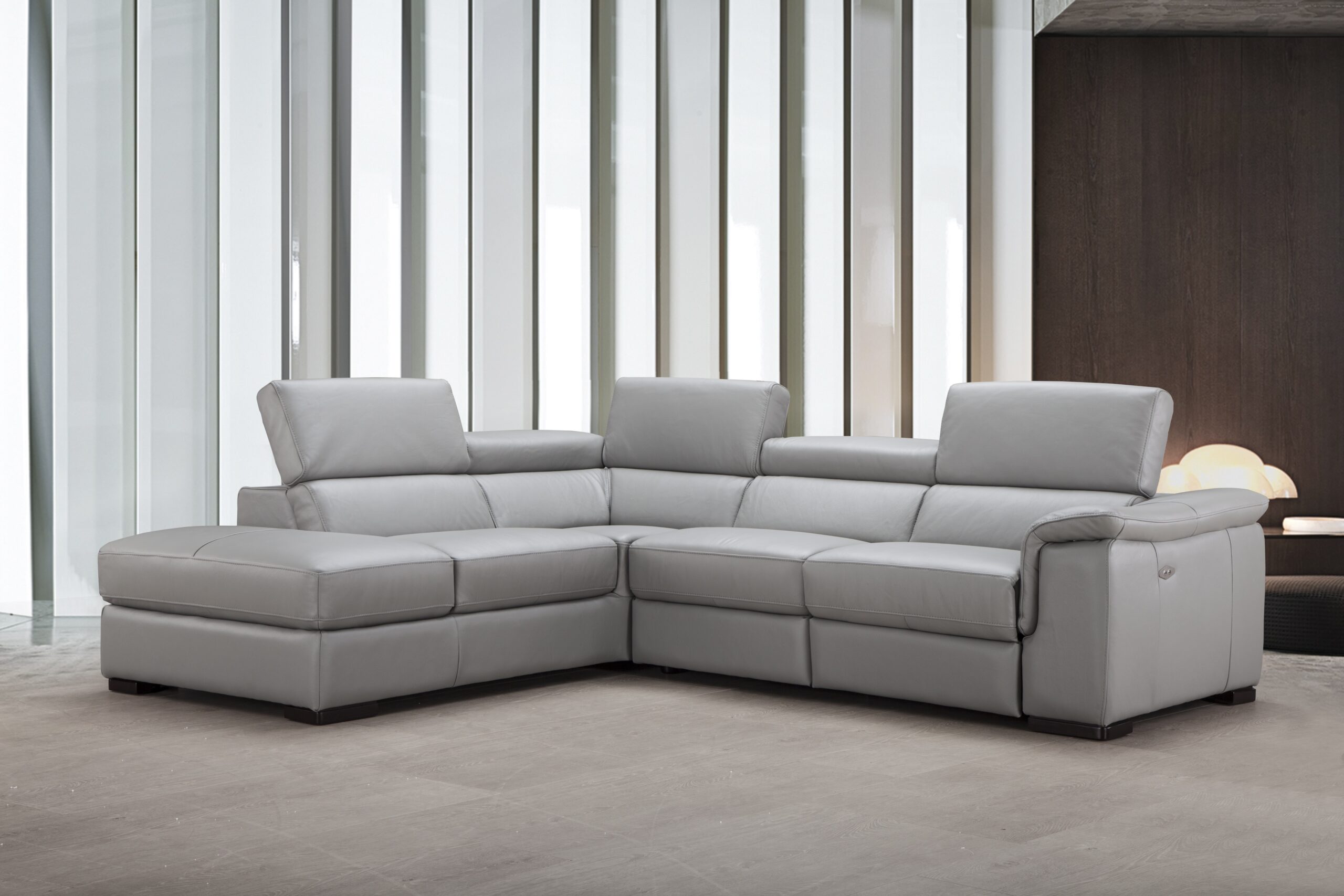 Perla Premium Leather Sectional in Left Hand Facing Chaise