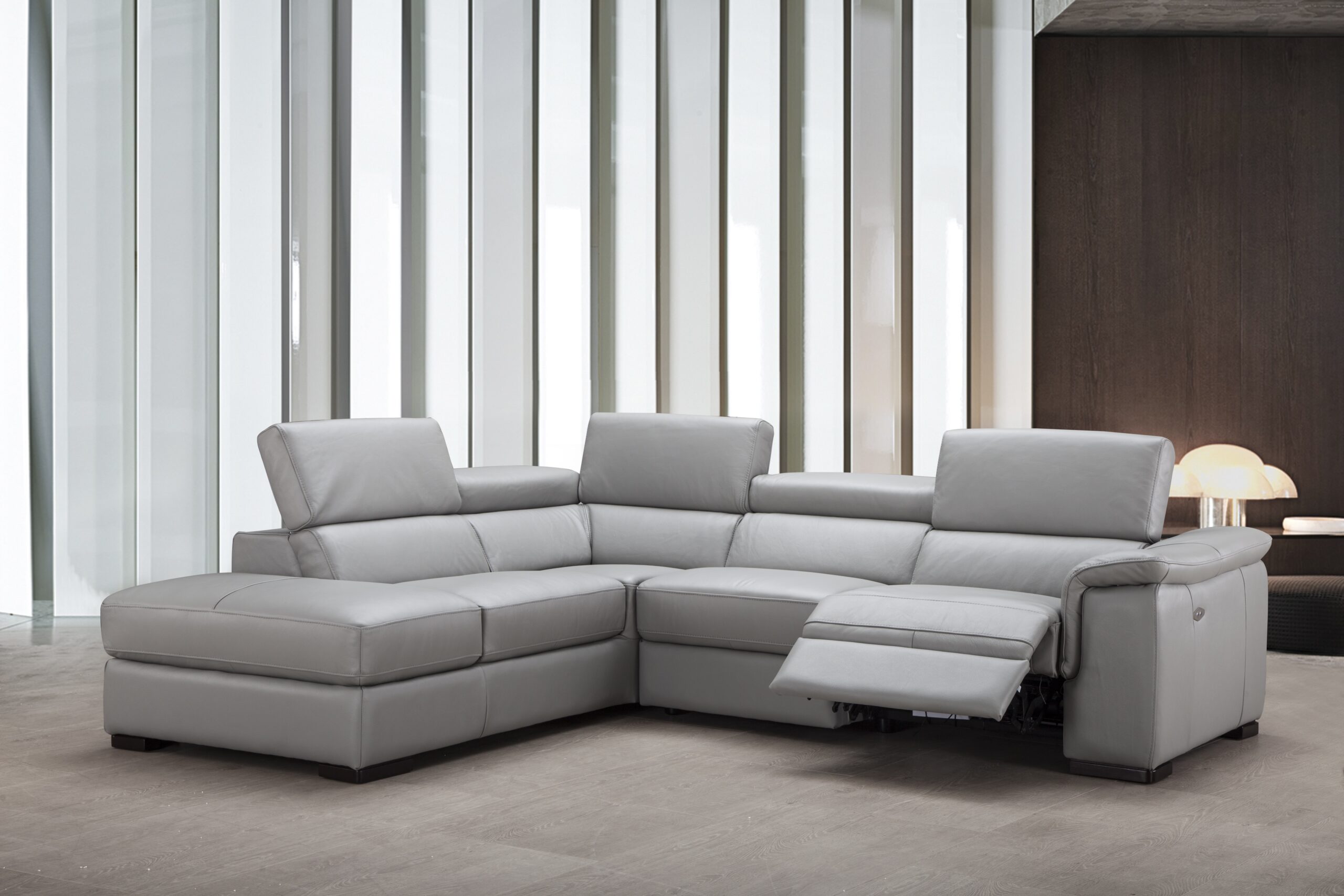 Perla Premium Leather Sectional in Left Hand Facing Chaise