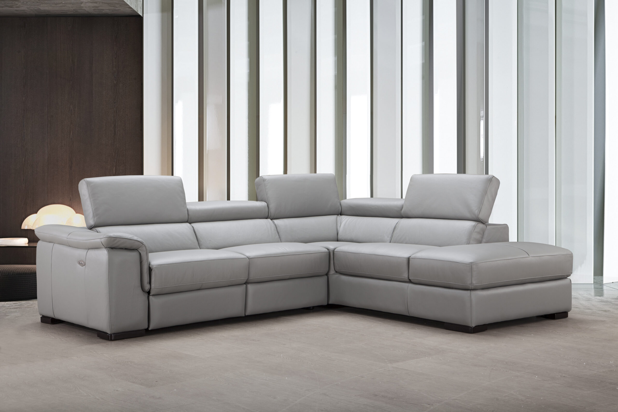Perla Premium Leather Sectional in Right Hand Facing Chaise