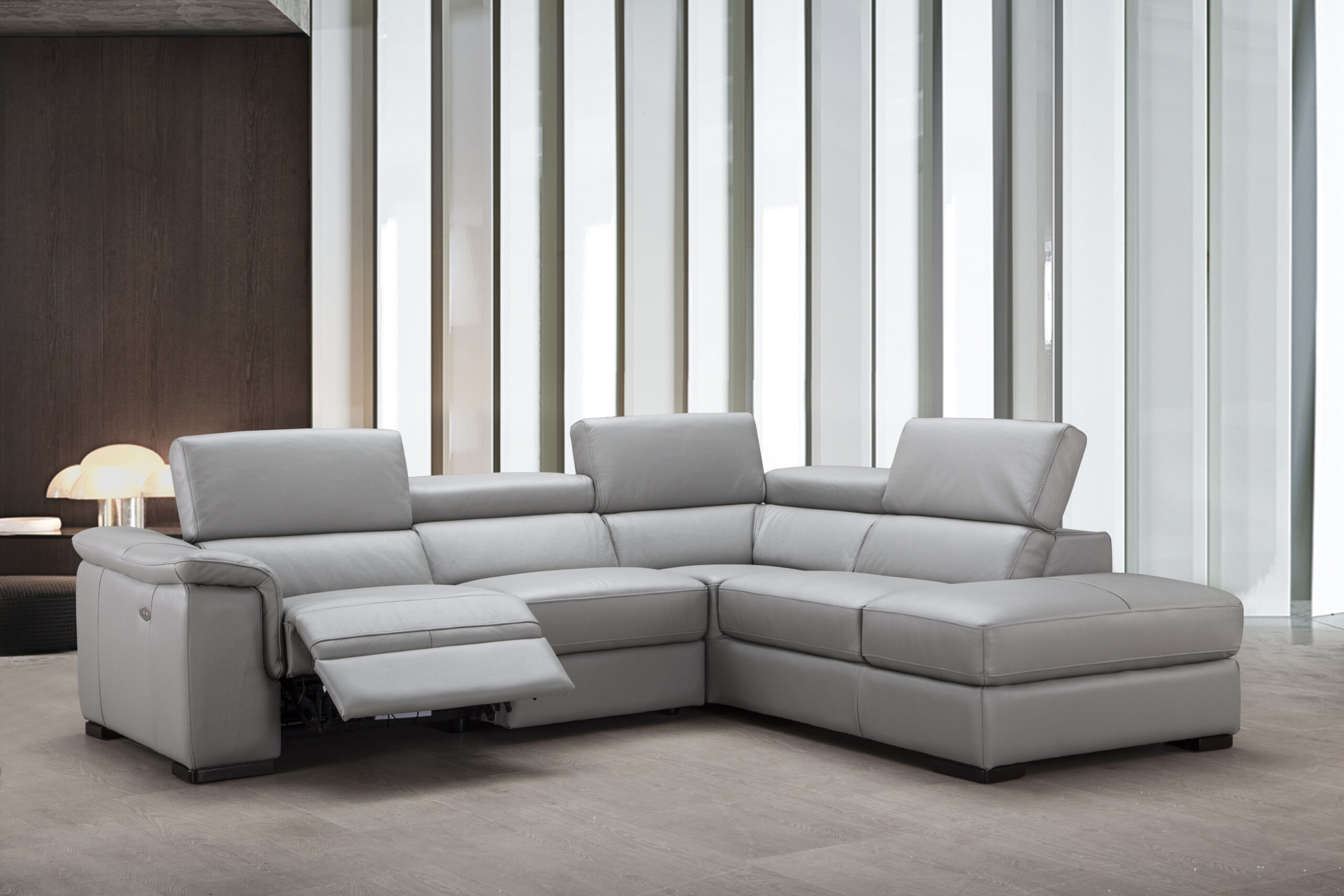 Perla Premium Leather Sectional in Right Hand Facing Chaise