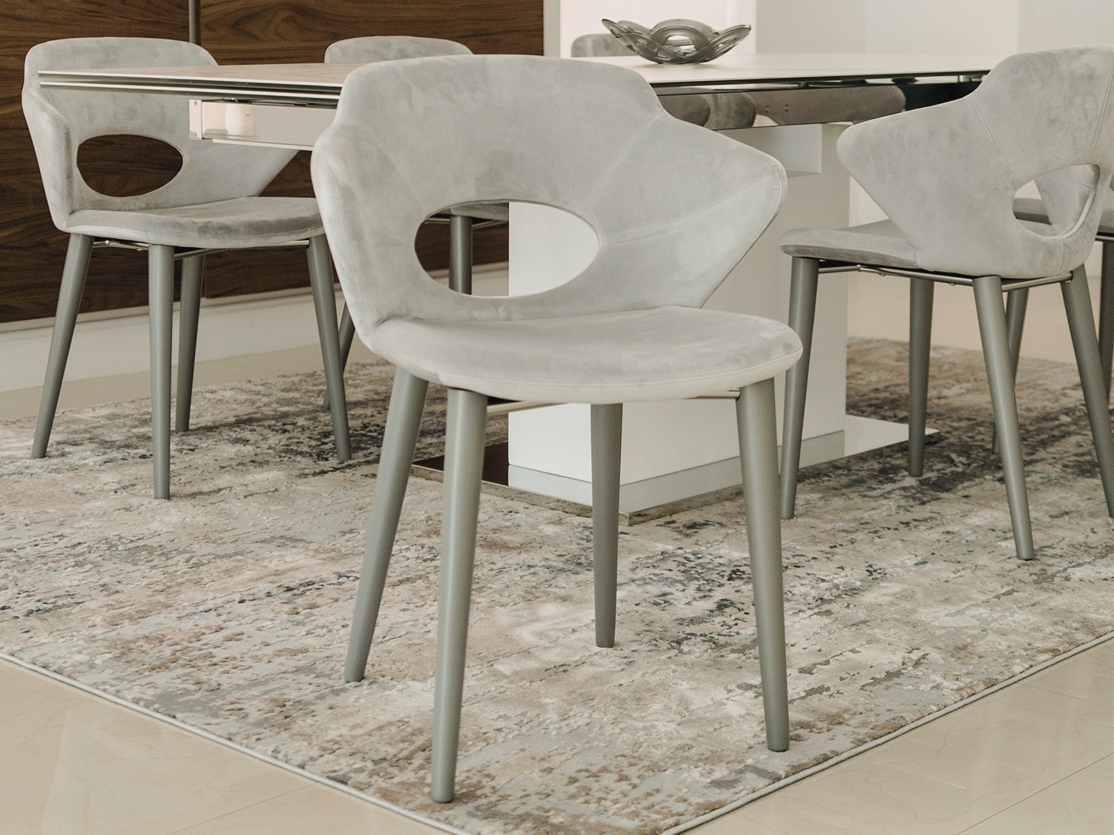 Marilyn Set of 2 dining chair in gray velvet fabric.